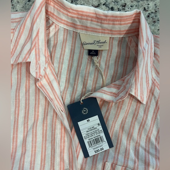 Universal Threads Women’s button down - Picture 2 of 3
